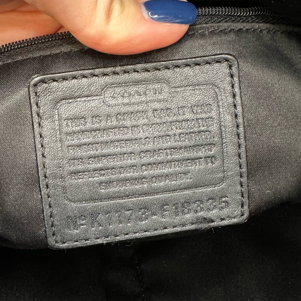 Coach Laura Signature Tote Bag – Black/Gray Canvas with Patent Leather Trim - Picture 7 of 12